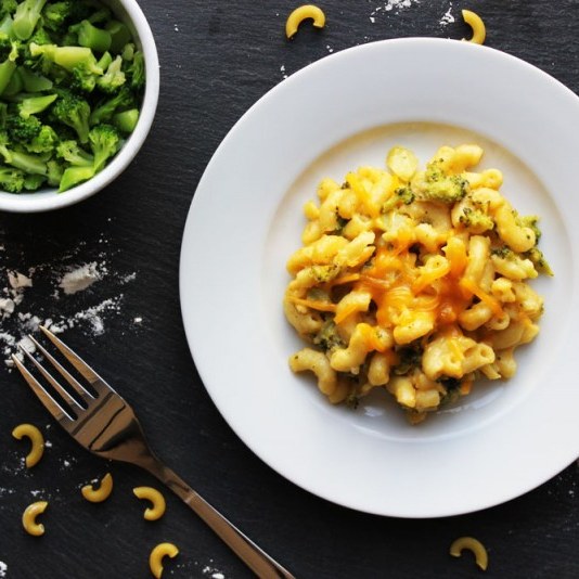 Broccoli Mac And Cheese (featured)
