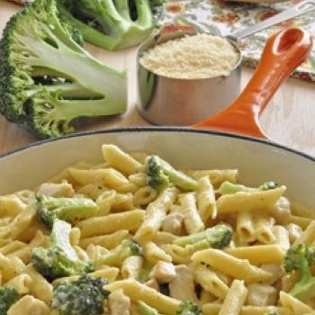 One Pot Chicken Alfredo (featured)